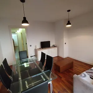 Apartamento Acogedor Climatizado Supercéntrico Con Parking Y Ascensor En El Corazón De 